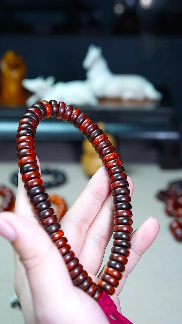 檀香紫檀（小叶紫檀）叫**欧手持