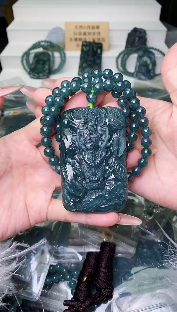 颈饰未镶嵌翡翠