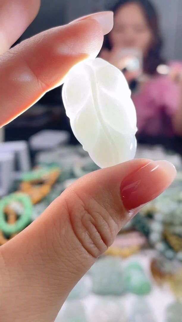 翡翠未镶嵌吊坠(赠链)福叶