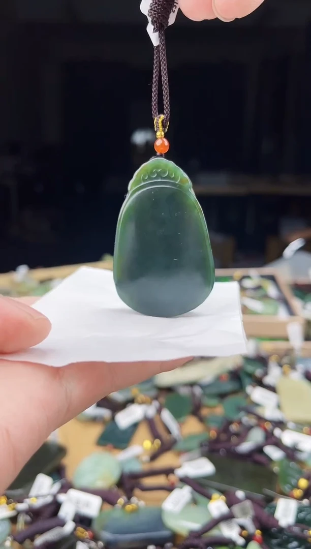 颈饰未镶嵌和田玉1