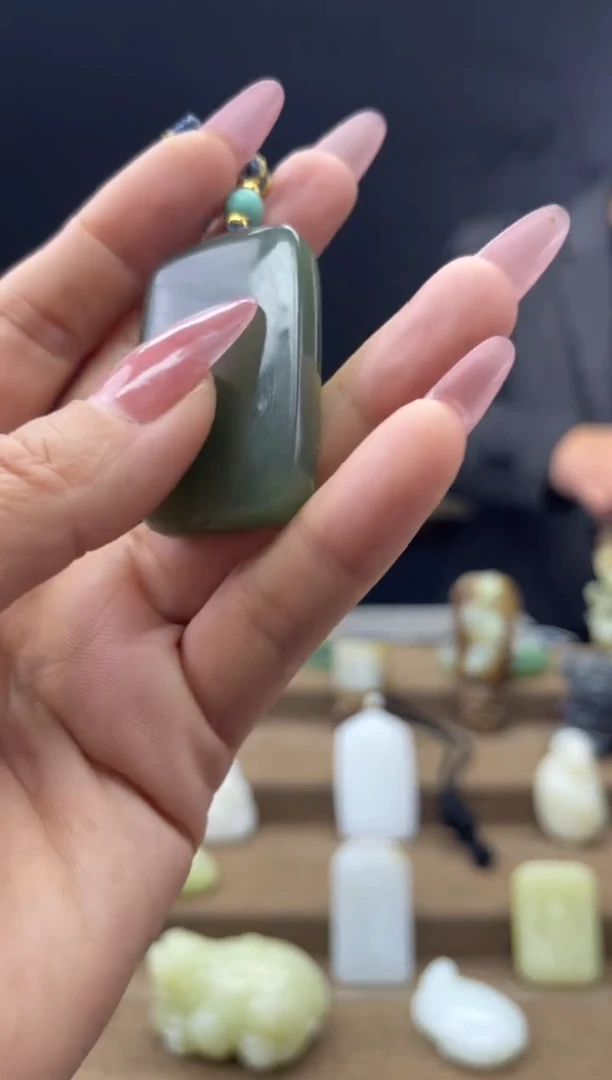 颈饰未镶嵌和田玉1