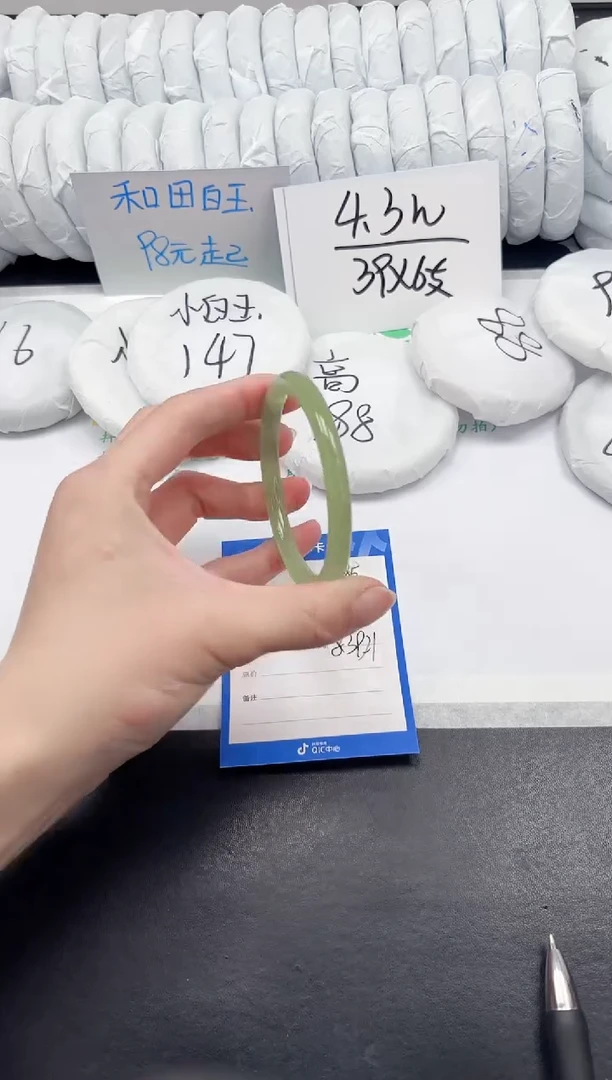 【闪购商品】石英质玉未镶嵌手镯185-58