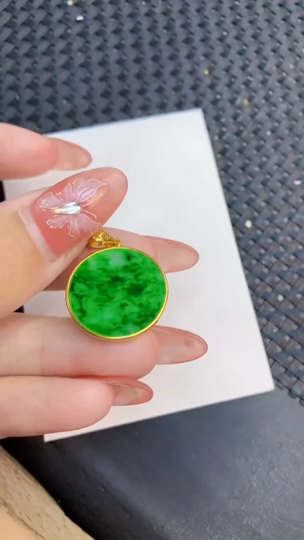 颈饰未镶嵌翡翠1