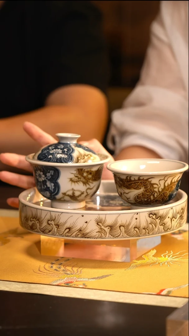 预售十五天先发茶巾LQT立勤堂青花釉里金穿花龙压手杯+盖碗+壶承