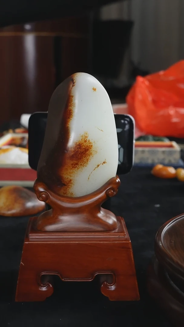 颈饰未镶嵌和田玉金*牛和田玉原石