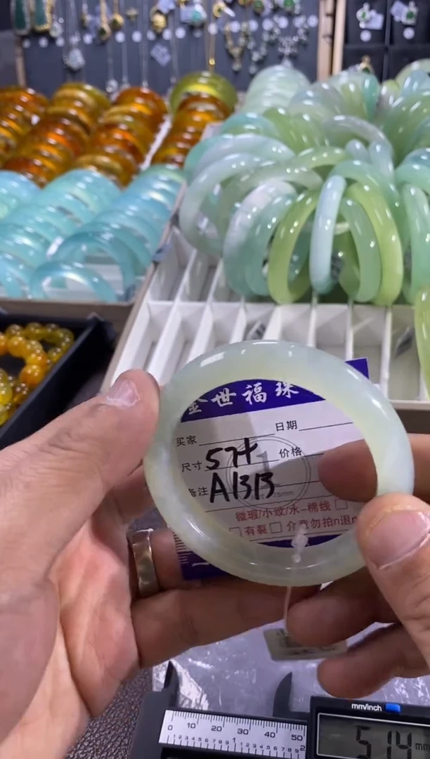 未镶嵌蛇纹石玉手镯1