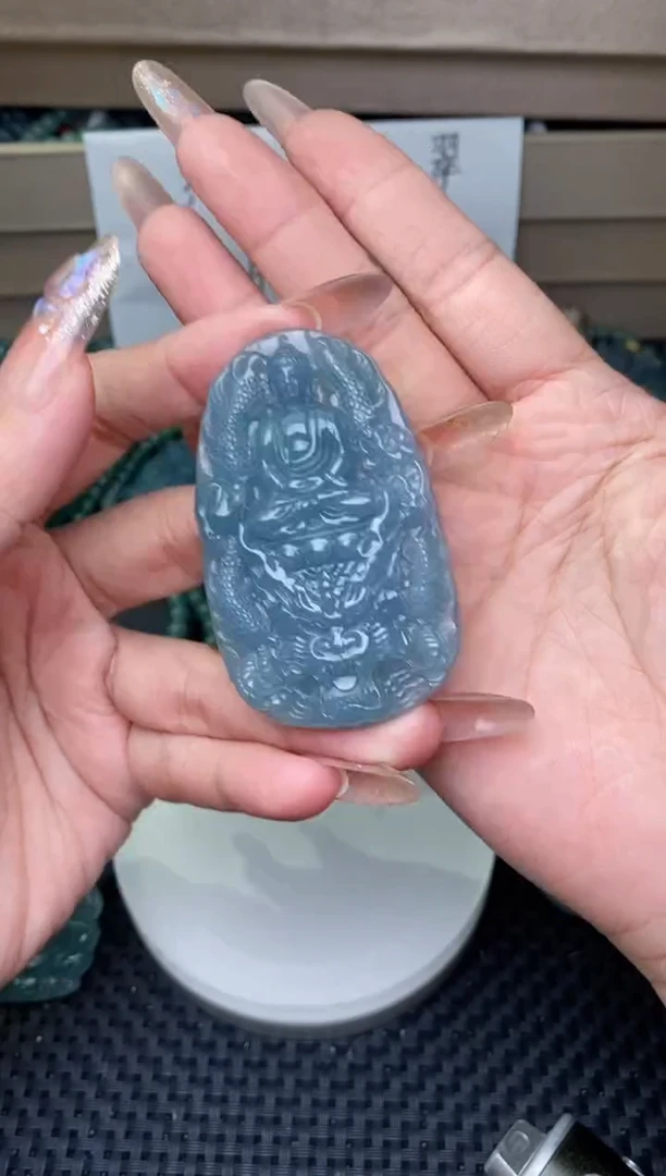 翡翠未镶嵌颈饰