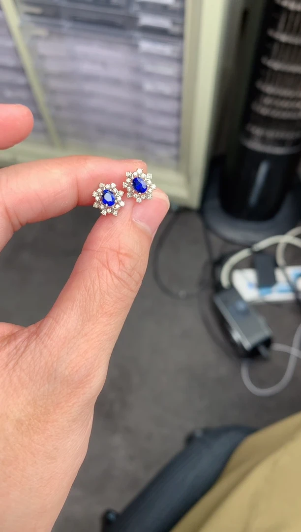 【闪购商品】蓝宝石耳饰18K金镶嵌皇家蓝耳钉