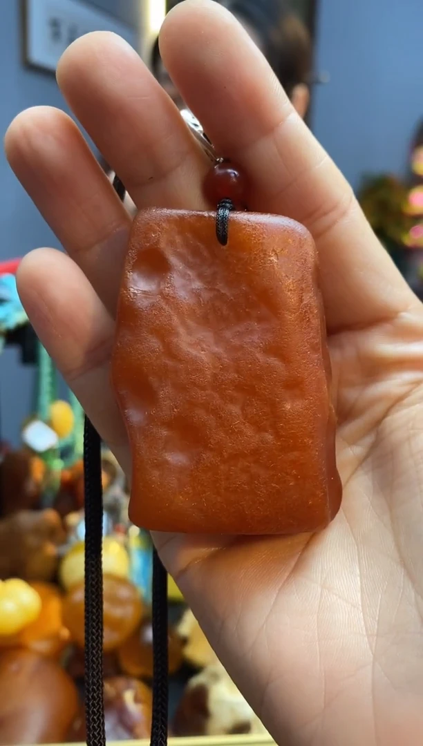 未镶嵌颈饰琥珀吊坠