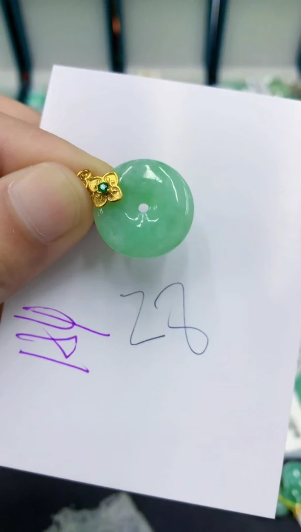 翡翠挂件未镶嵌翡翠