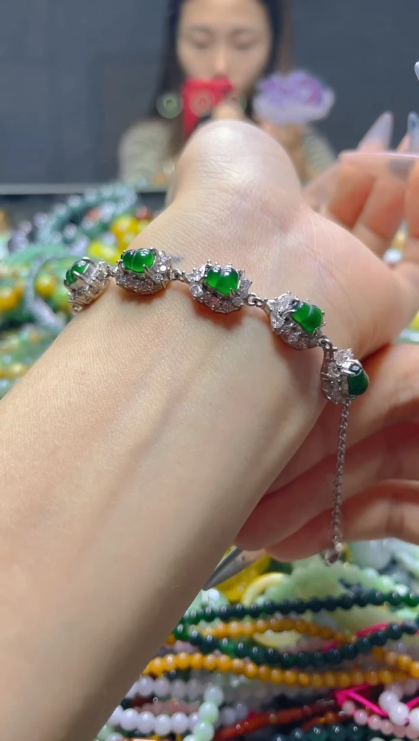 颈饰未镶嵌翡翠/B/翡翠A货，一件也是批发价