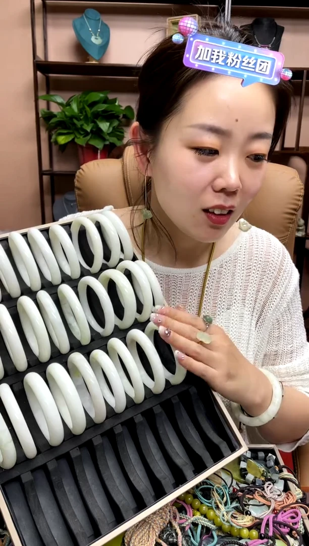【闪购商品】岫玉手镯未镶嵌多样性发货，其中发一
