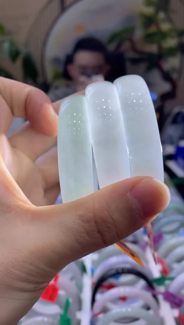 【闪购商品】翡翠手镯未镶嵌0000013252/多样性发货仅发其一