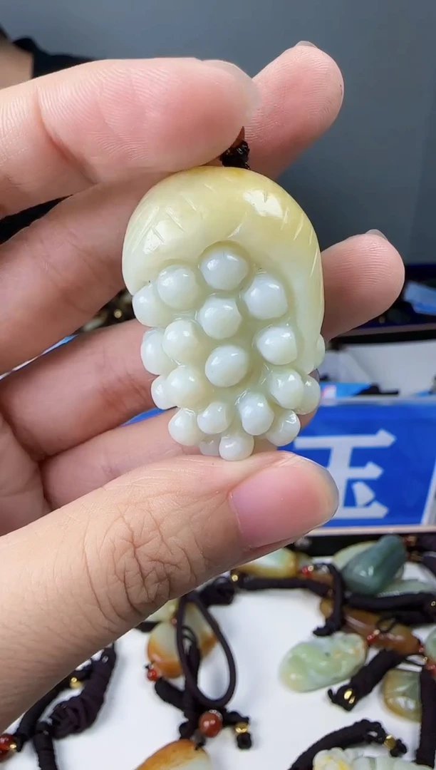 和田玉未镶嵌颈饰1