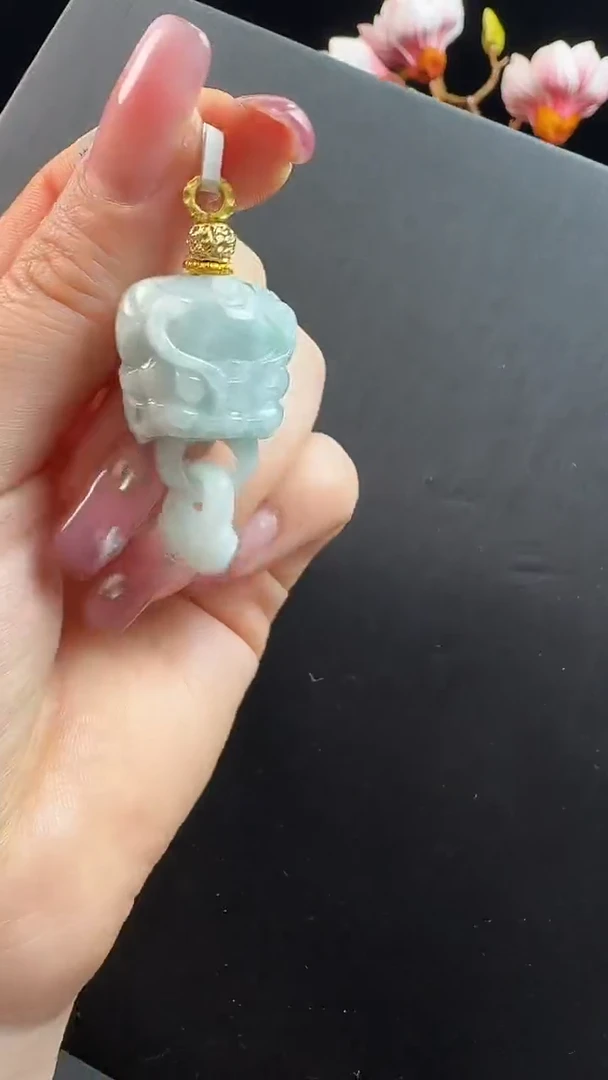 颈饰未镶嵌翡翠瑞兽