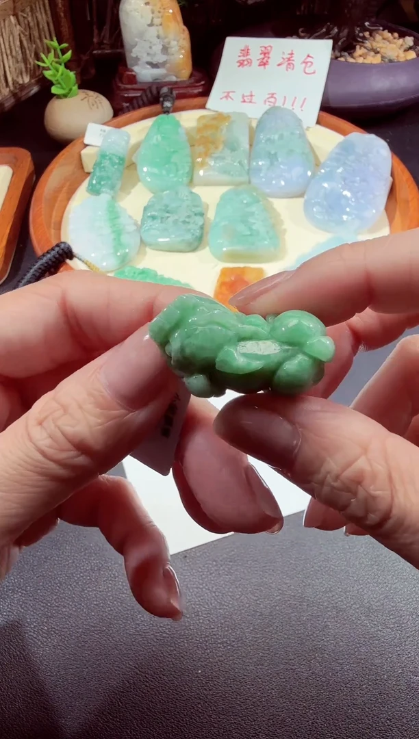 翡翠未镶嵌吊坠(不含链)貔貅