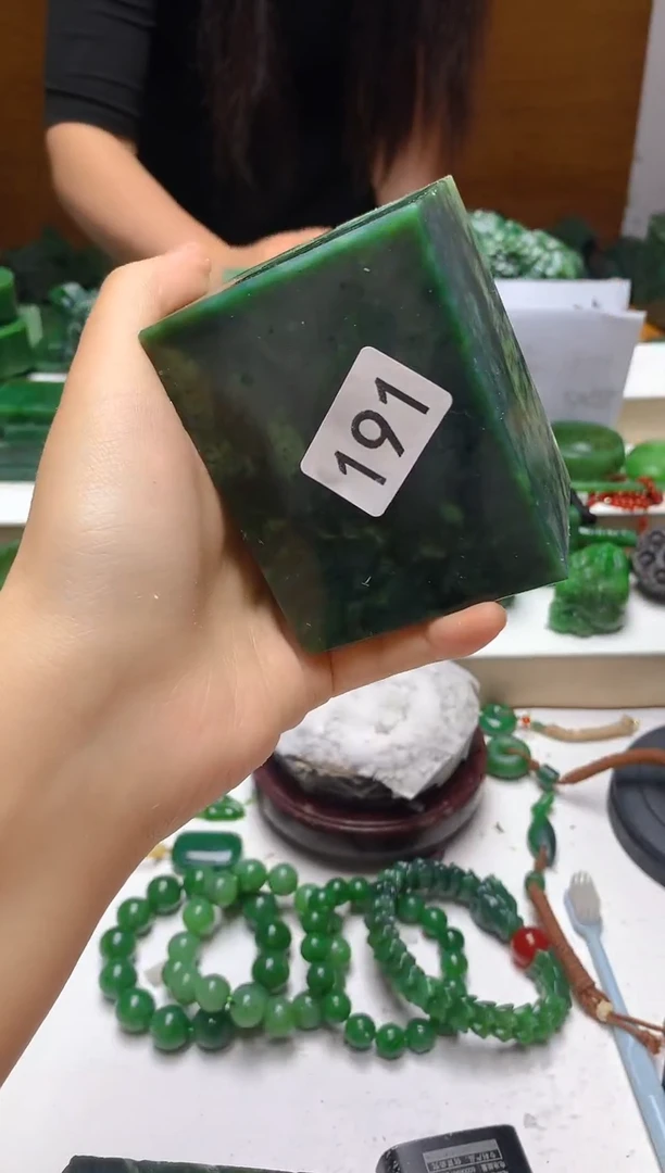 未镶嵌和田玉（碧玉）珠宝半成品有暇