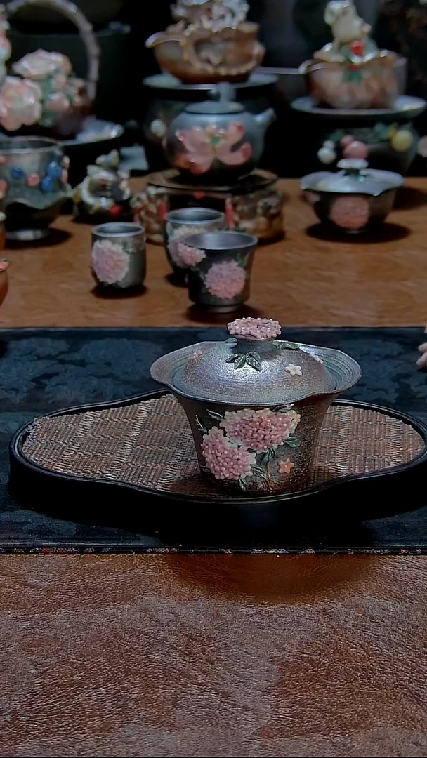 四**年颜老师球兰盖碗