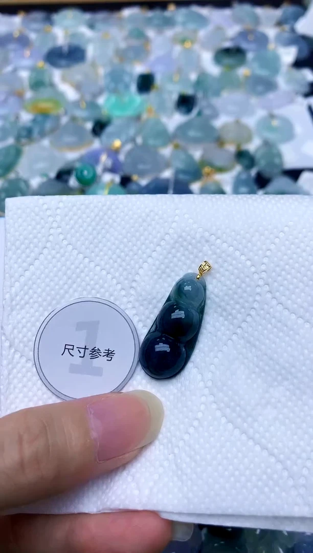 颈饰18K金镶嵌翡翠天然A货翡翠