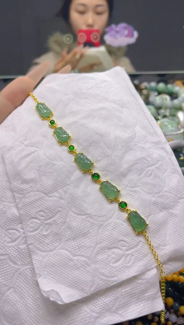 颈饰未镶嵌翡翠/W/翡翠A货，一件也是批发价