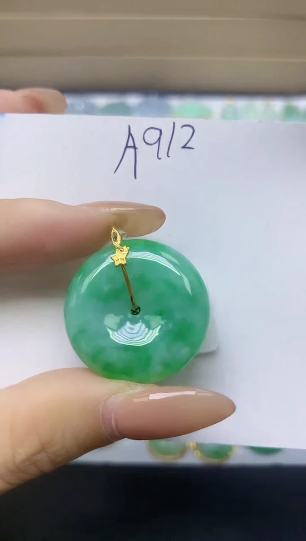 颈饰18K金镶嵌翡翠天然缅甸A货翡翠百元以上9元证书费自理