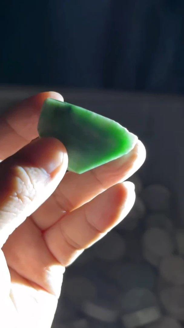 翡翠挂件未镶嵌翡翠