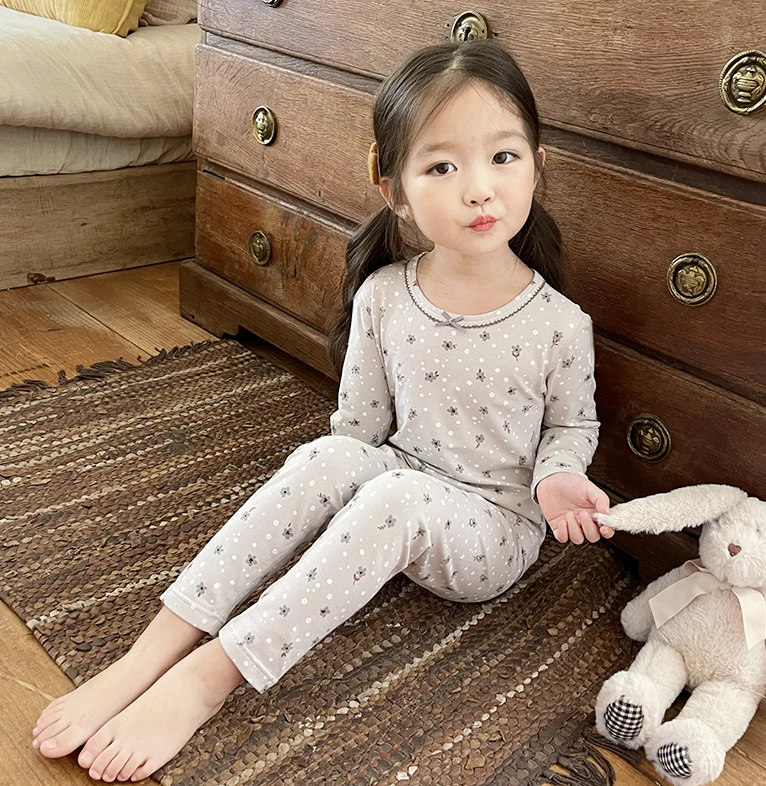 B15   儿童秋衣套装  浅灰花朵