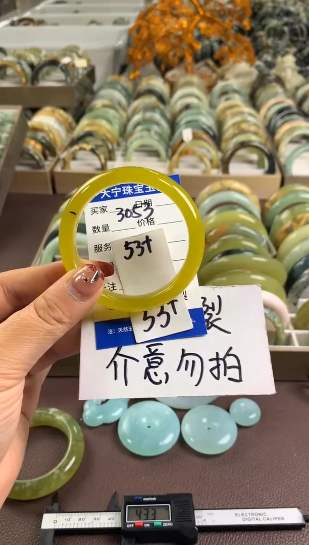 【闪购商品】蛇纹石玉手镯未镶嵌3053