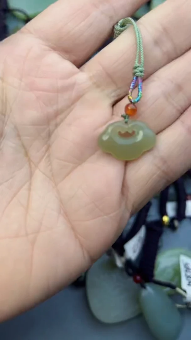 颈饰未镶嵌和田玉多样性发货  拍一发一