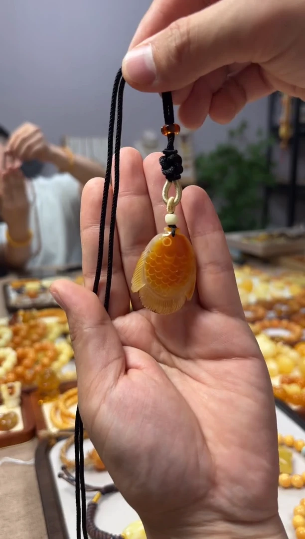 【闪购商品】蜜蜡裸石未镶嵌雕刻
