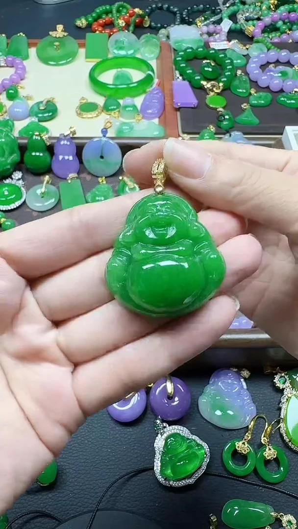 颈饰未镶嵌翡翠绿大佛