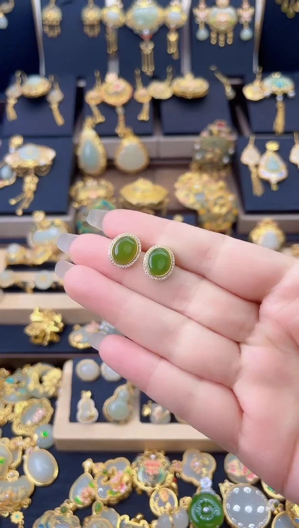 颈饰银S925镀金镶嵌和田玉碧玉耳钉