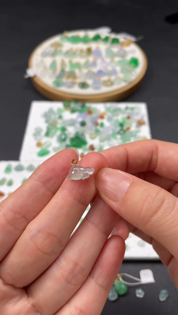 吊坠(不含链)18K金镶嵌翡翠一个JK623