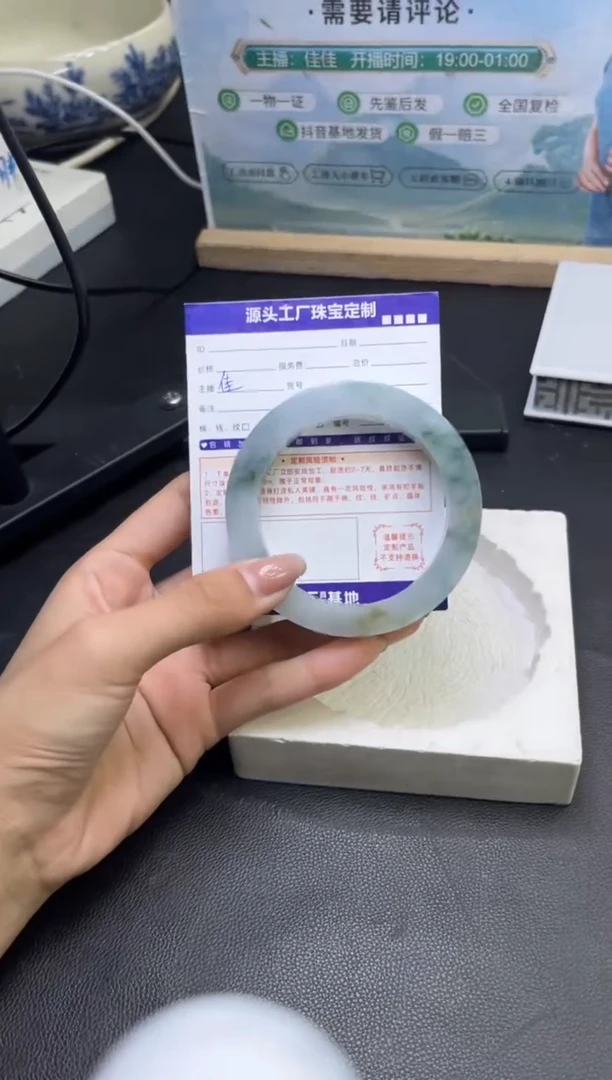 未镶嵌手镯定制翡翠٩***٩定制产品不退不换