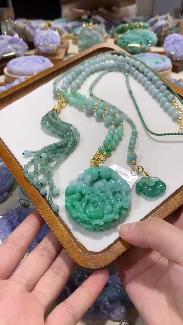 颈饰未镶嵌翡翠吊坠