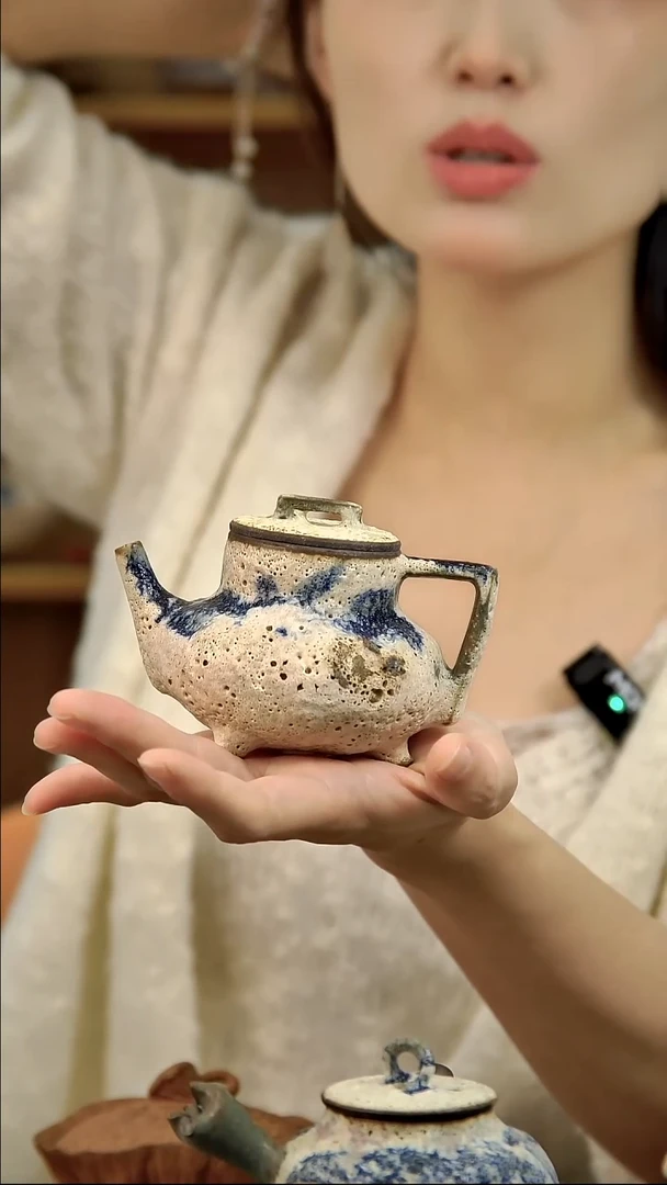 言野手作 粉引大三足壶