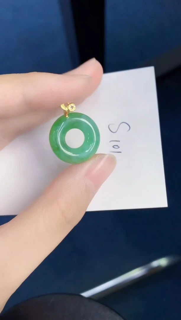 翡翠未镶嵌颈饰天然翡翠缅甸A货