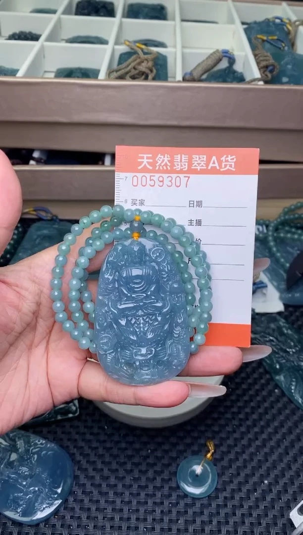 翡翠未镶嵌颈饰