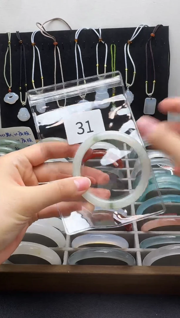 【闪购商品】石英质玉手镯合金天山翠手镯