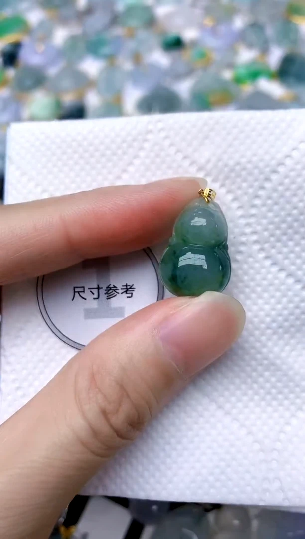 颈饰18K金镶嵌翡翠天然A货翡翠