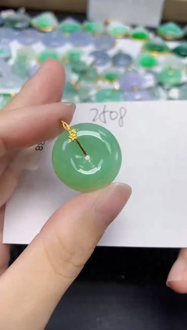 翡翠18K金镶嵌颈饰天然缅甸翡翠A货