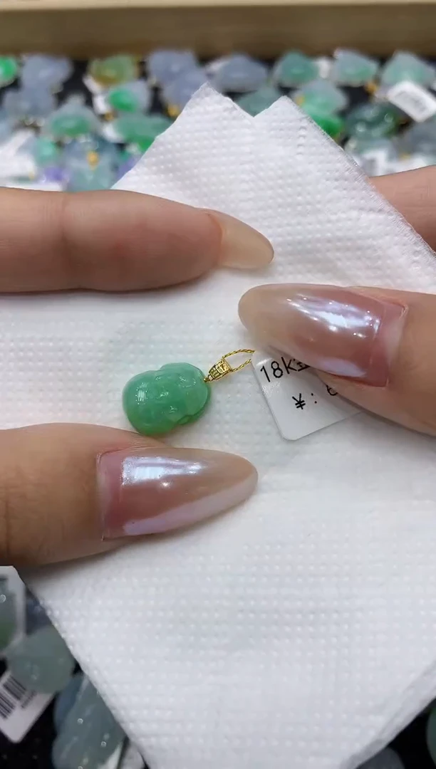 翡翠18K金镶嵌颈饰111111111111