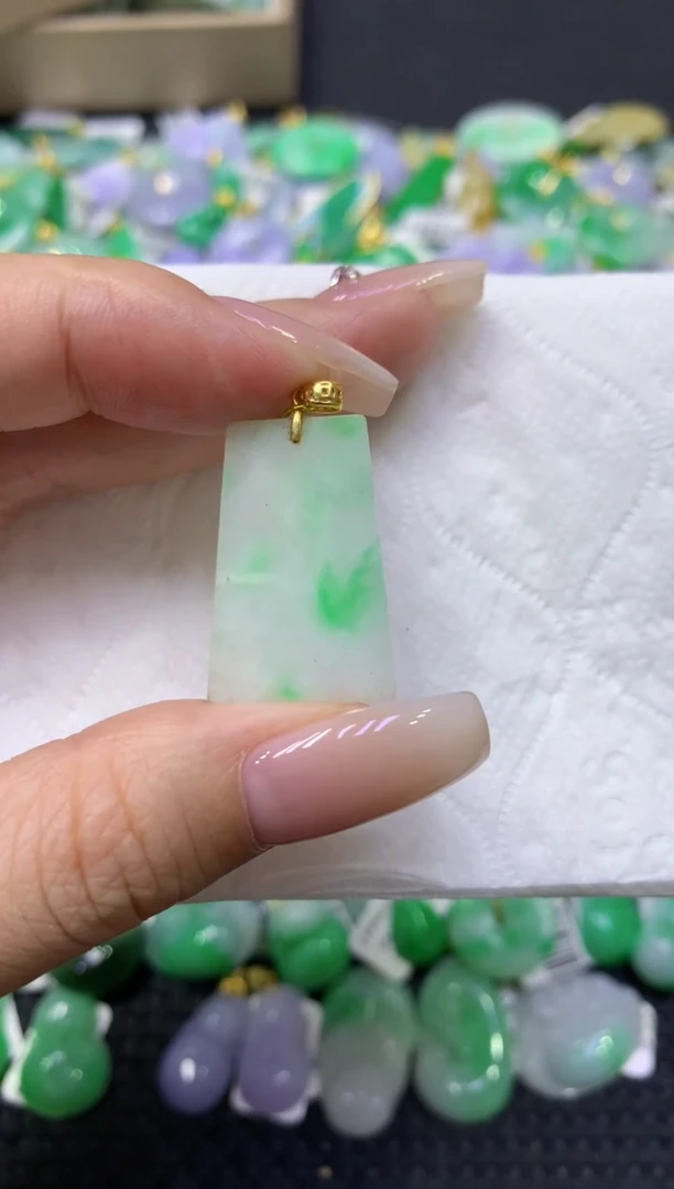 颈饰未镶嵌翡翠天然缅甸翡翠A货