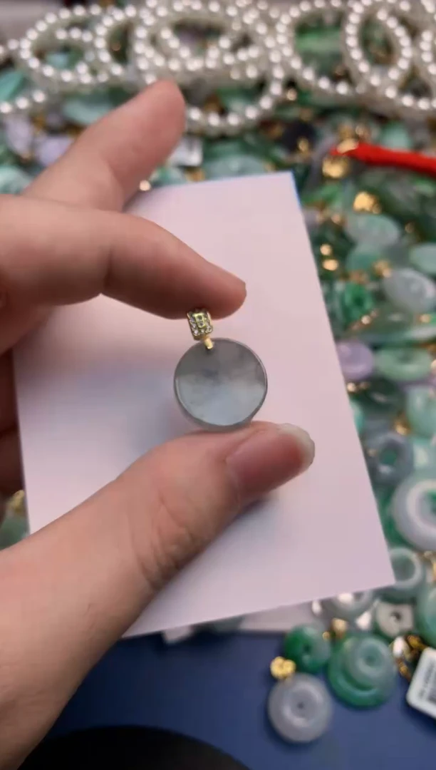 翡翠未镶嵌颈饰            1