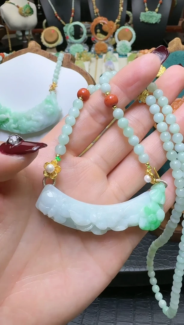 【闪购商品】翡翠颈饰未镶嵌天然翡翠弯弯