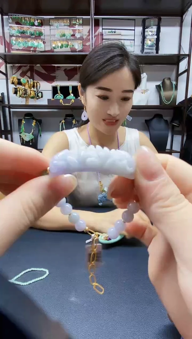 颈饰未镶嵌翡翠手串