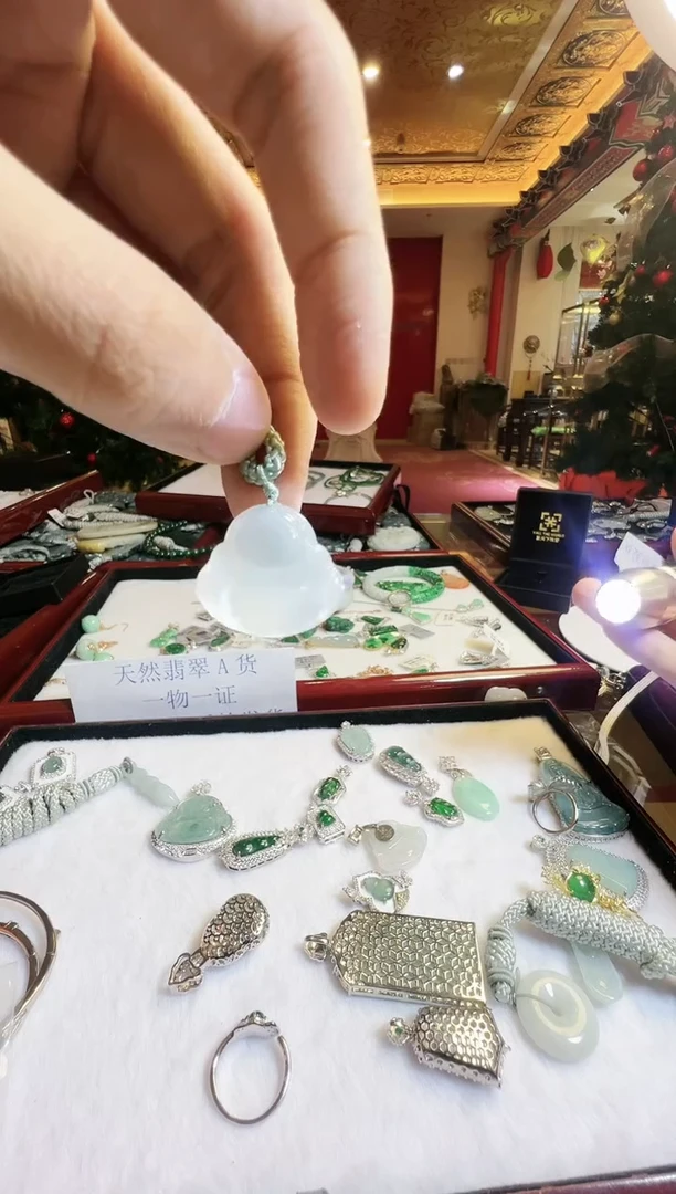 【闪购商品】翡翠吊坠(不含链)未镶嵌翡翠
