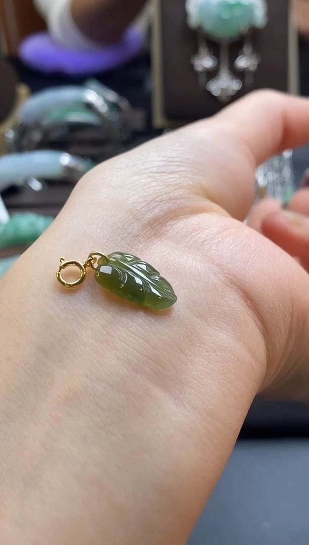 颈饰银S925镶嵌翡翠?**?7735