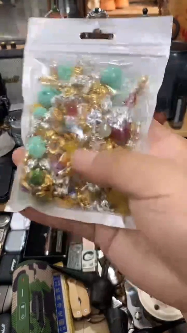 瓷片闪购商品  如图所示