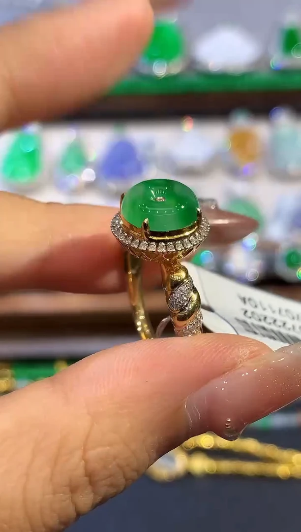 18K金镶嵌戒指翡翠SY0007101多样性发其一